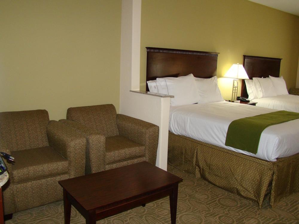 Holiday Inn Express & Suites Brownfield Exterior photo