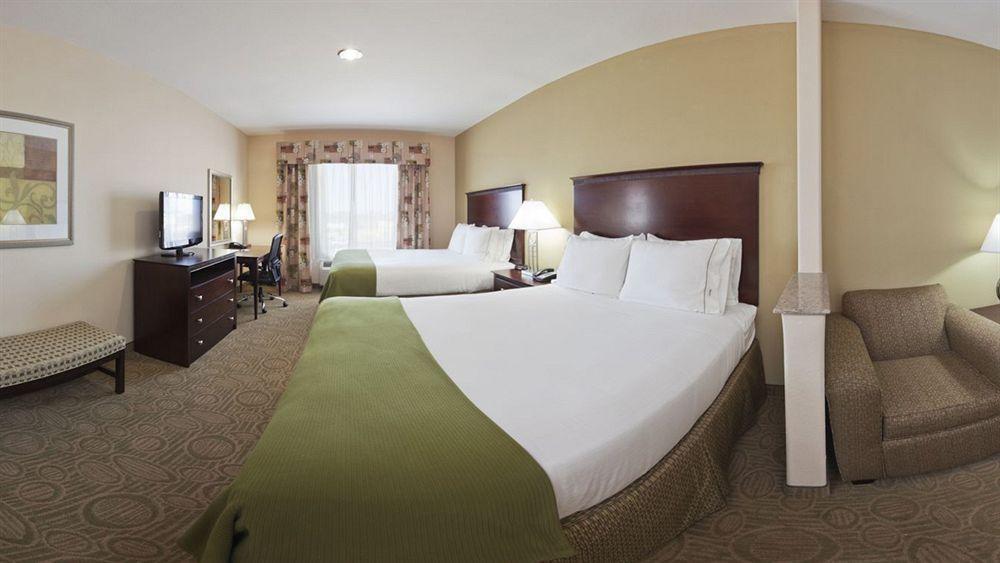 Holiday Inn Express & Suites Brownfield Exterior photo