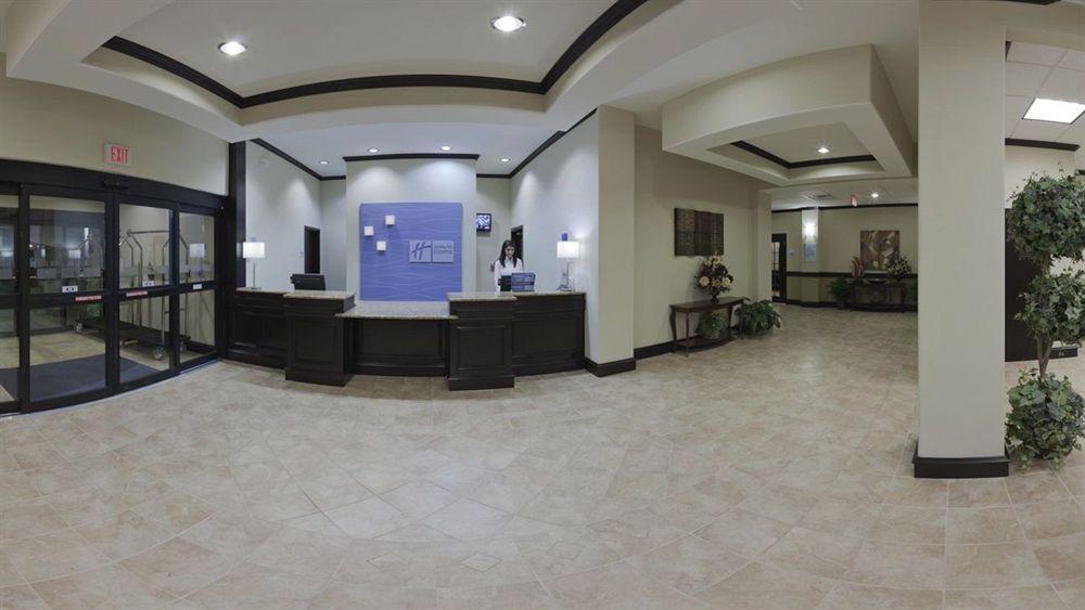 Holiday Inn Express & Suites Brownfield Exterior photo