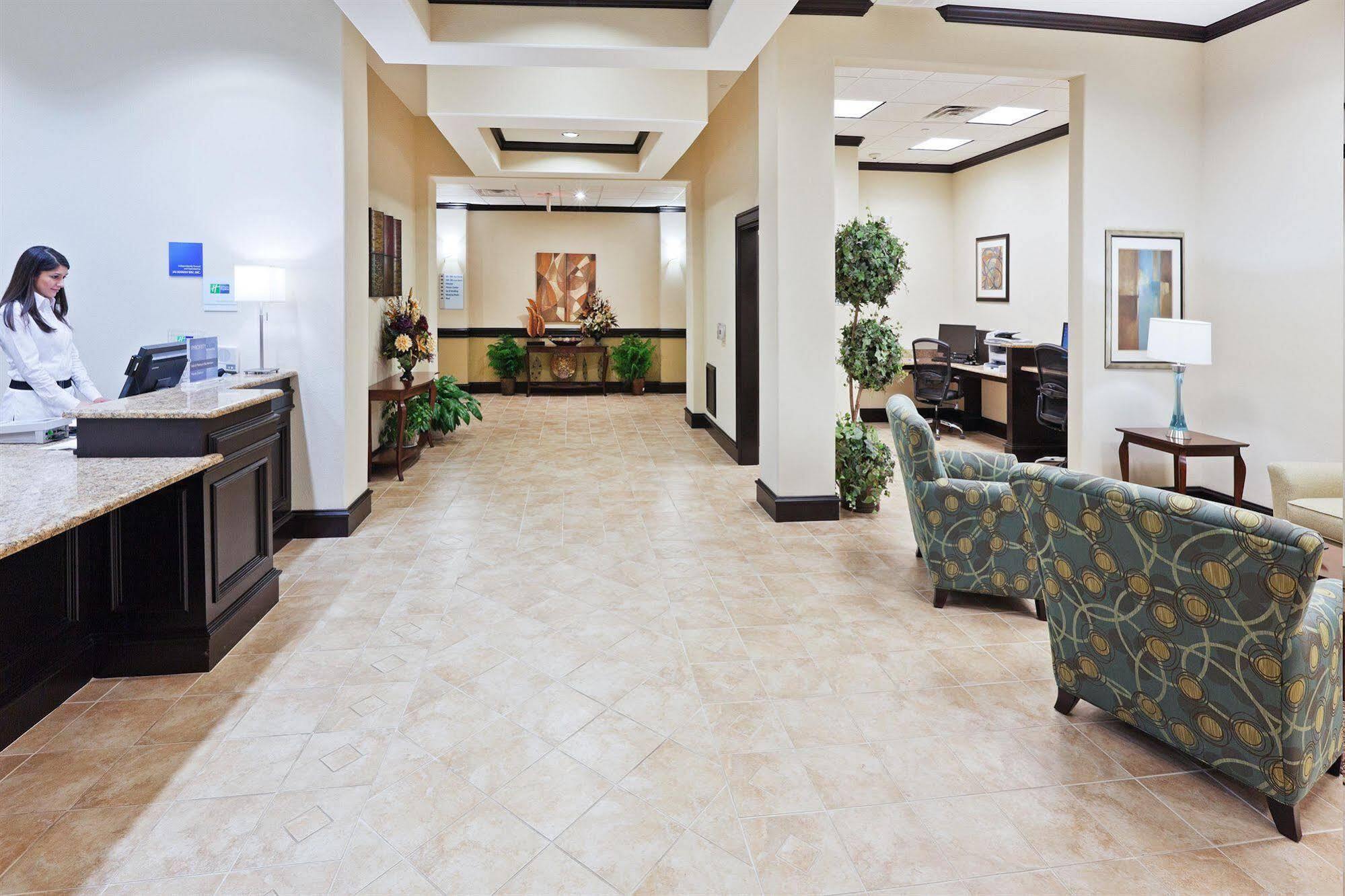 Holiday Inn Express & Suites Brownfield Exterior photo