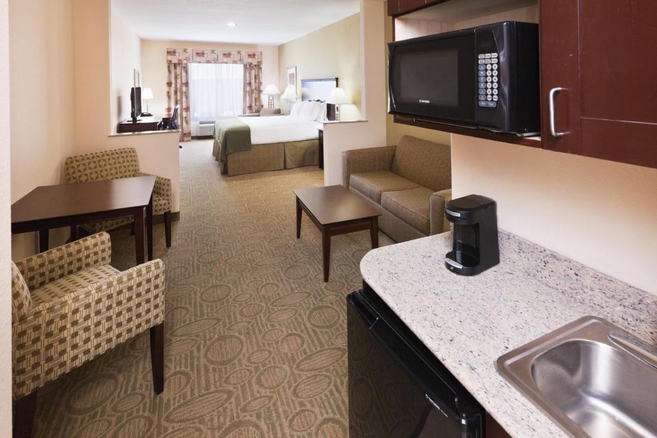 Holiday Inn Express & Suites Brownfield Exterior photo