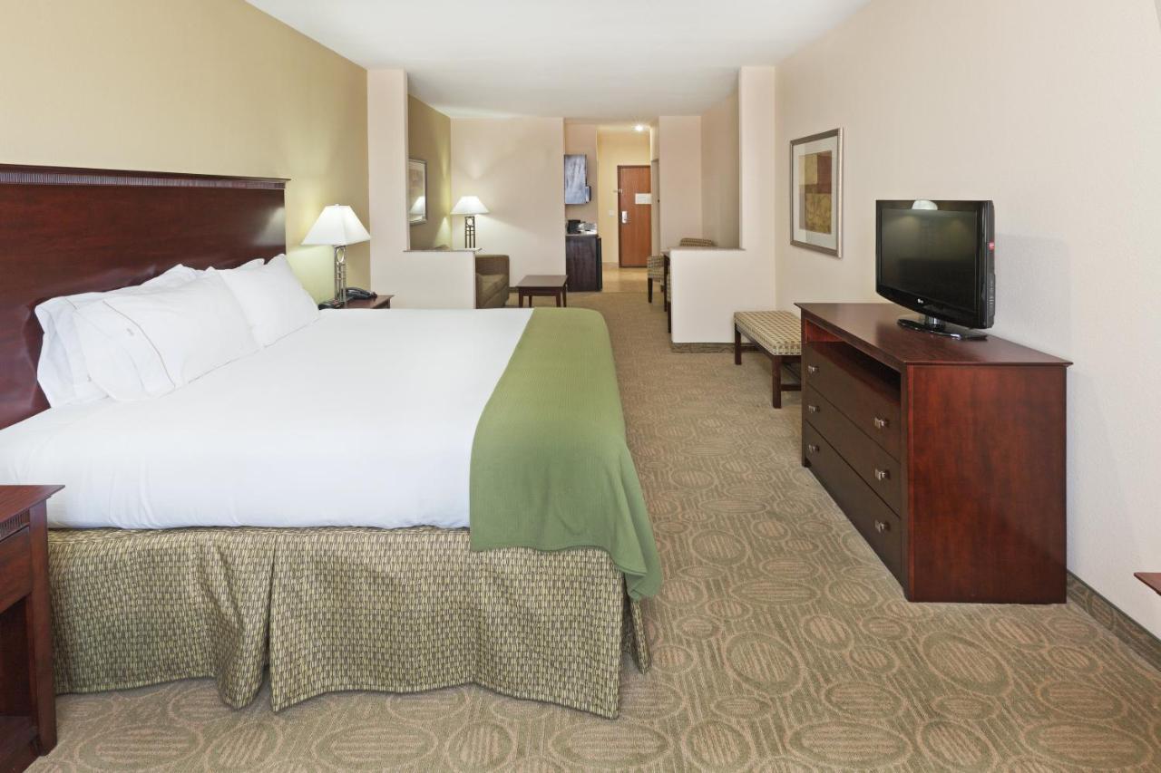 Holiday Inn Express & Suites Brownfield Exterior photo